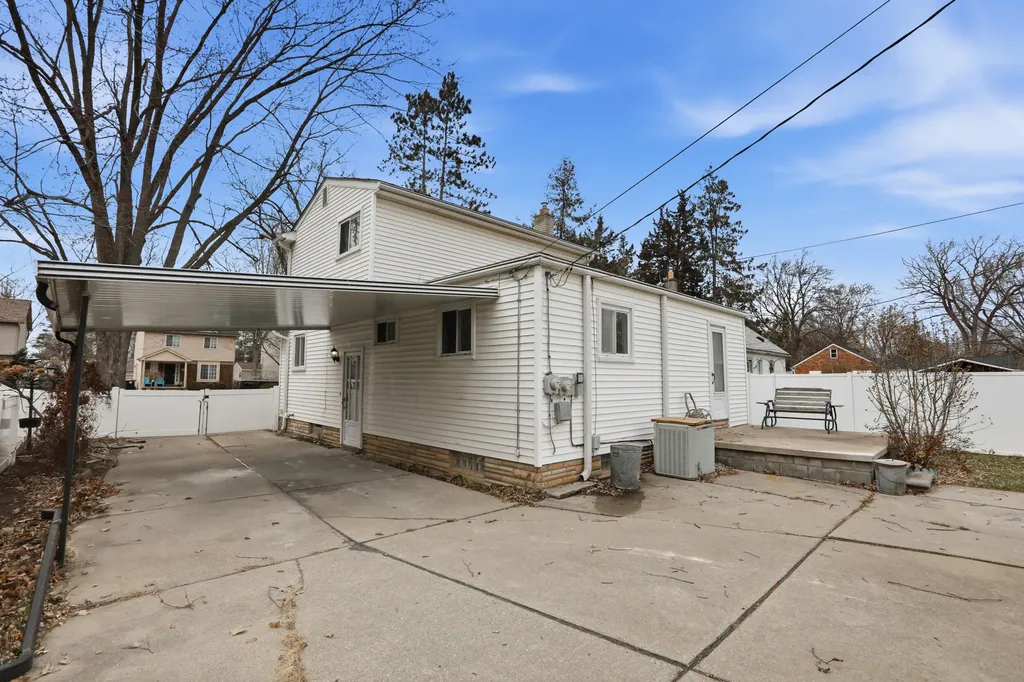 11920 Cavell Street Livonia City MI 48150
