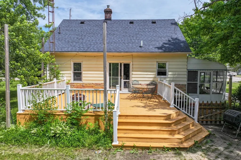 1446 Mintola Avenue Flint Charter Township MI 48532