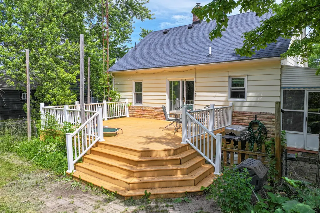 1446 Mintola Avenue Flint Charter Township MI 48532