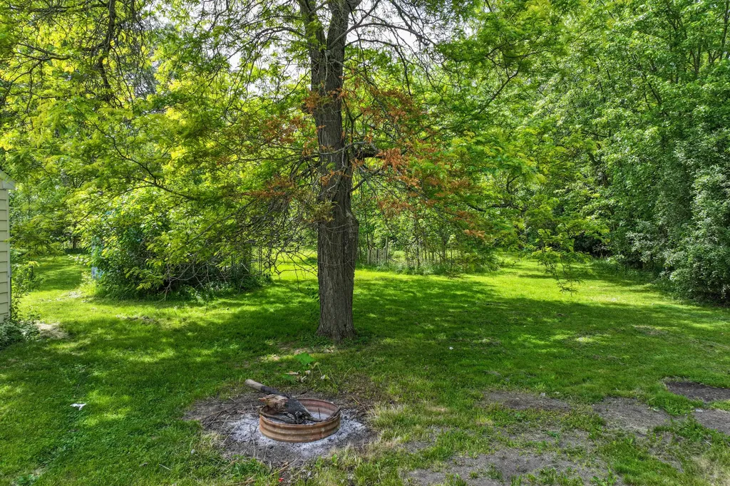 1446 Mintola Avenue Flint Charter Township MI 48532