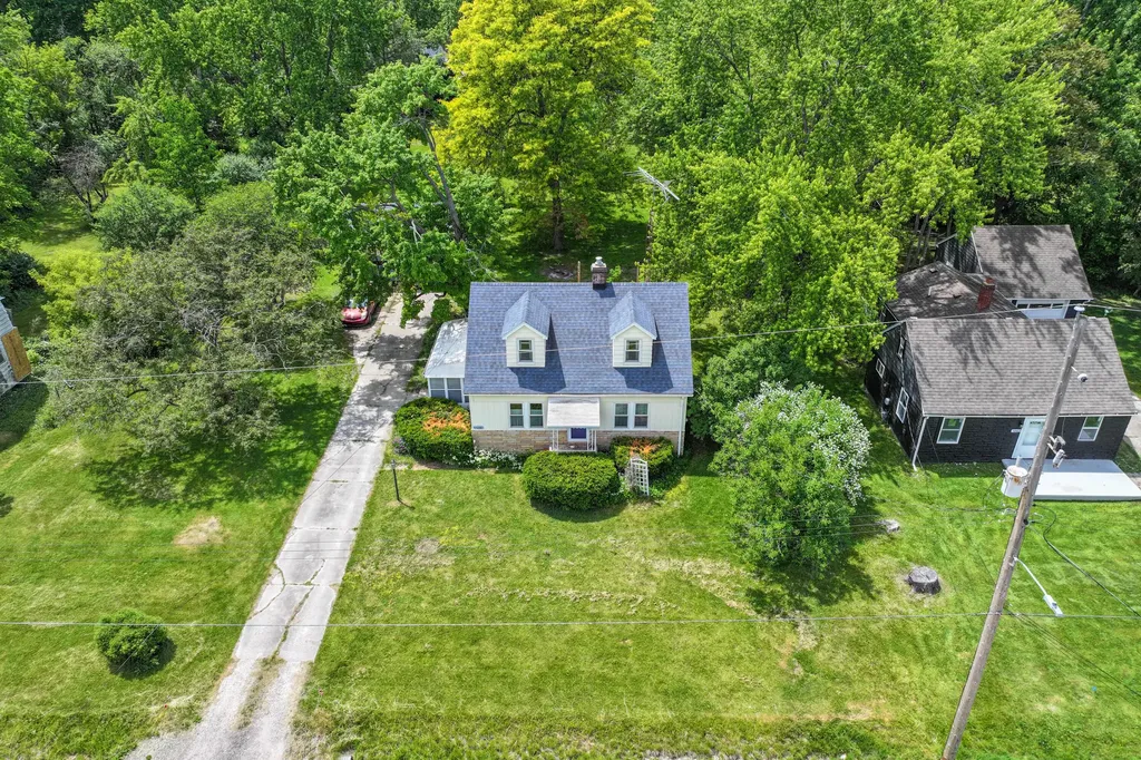 1446 Mintola Avenue Flint Charter Township MI 48532