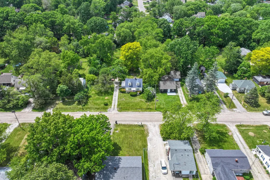 1446 Mintola Avenue Flint Charter Township MI 48532