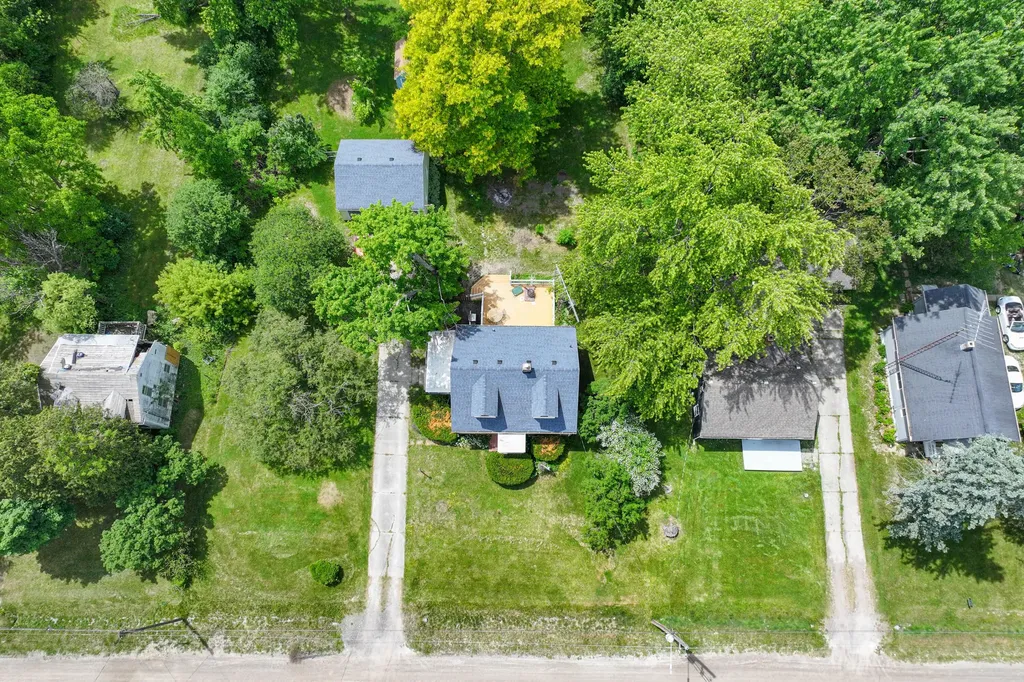 1446 Mintola Avenue Flint Charter Township MI 48532