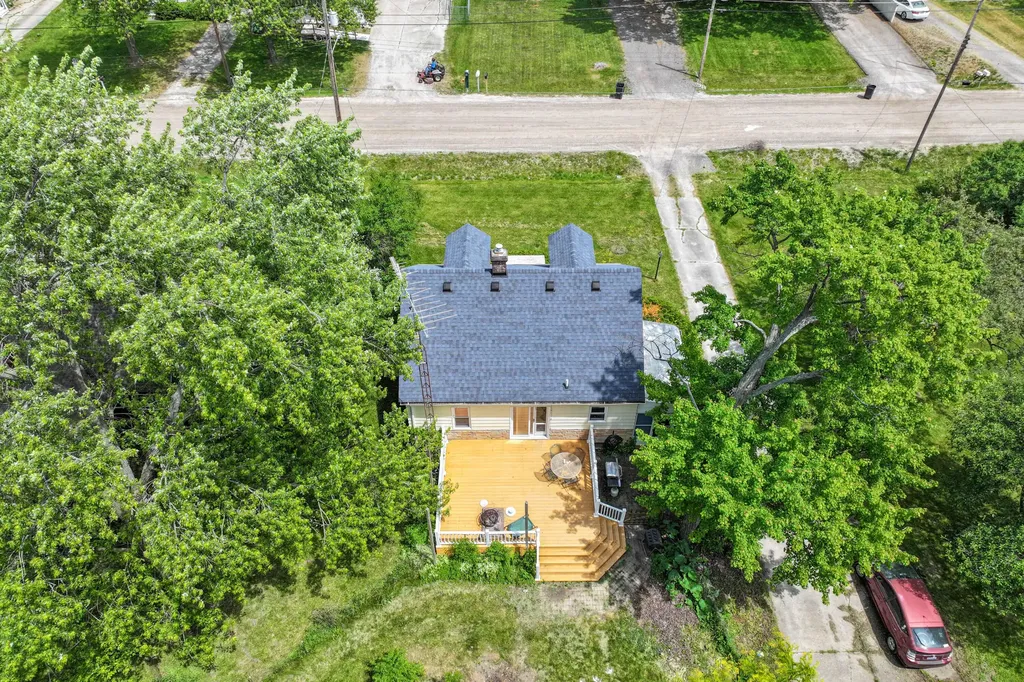 1446 Mintola Avenue Flint Charter Township MI 48532