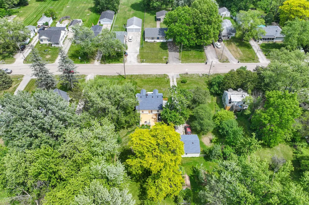 1446 Mintola Avenue Flint Charter Township MI 48532
