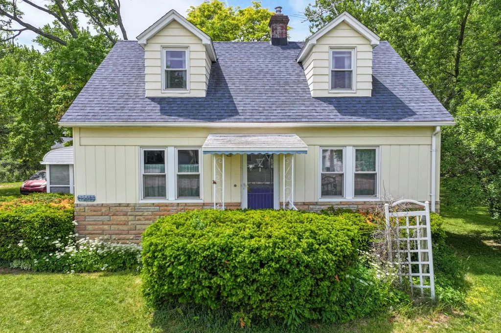 1446 Mintola Avenue Flint Charter Township MI 48532
