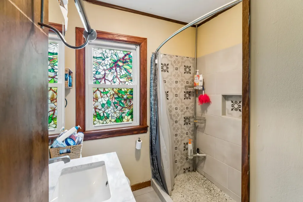 1446 Mintola Avenue Flint Charter Township MI 48532