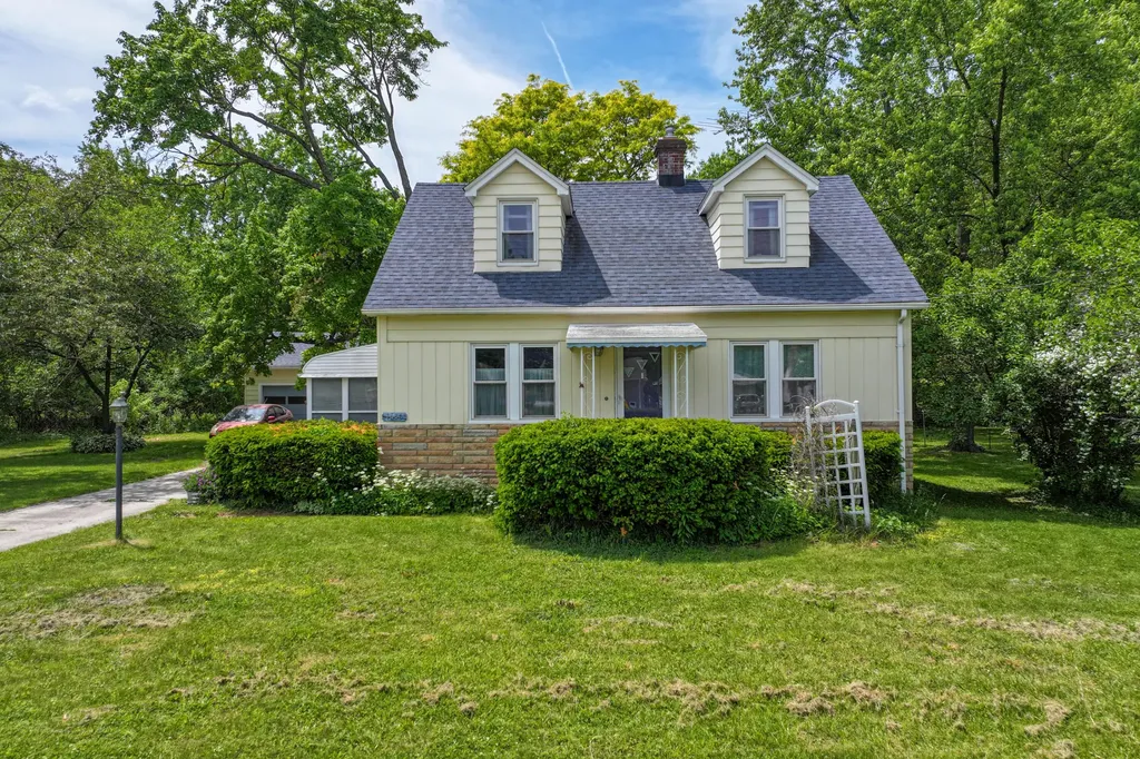 1446 Mintola Avenue Flint Charter Township MI 48532