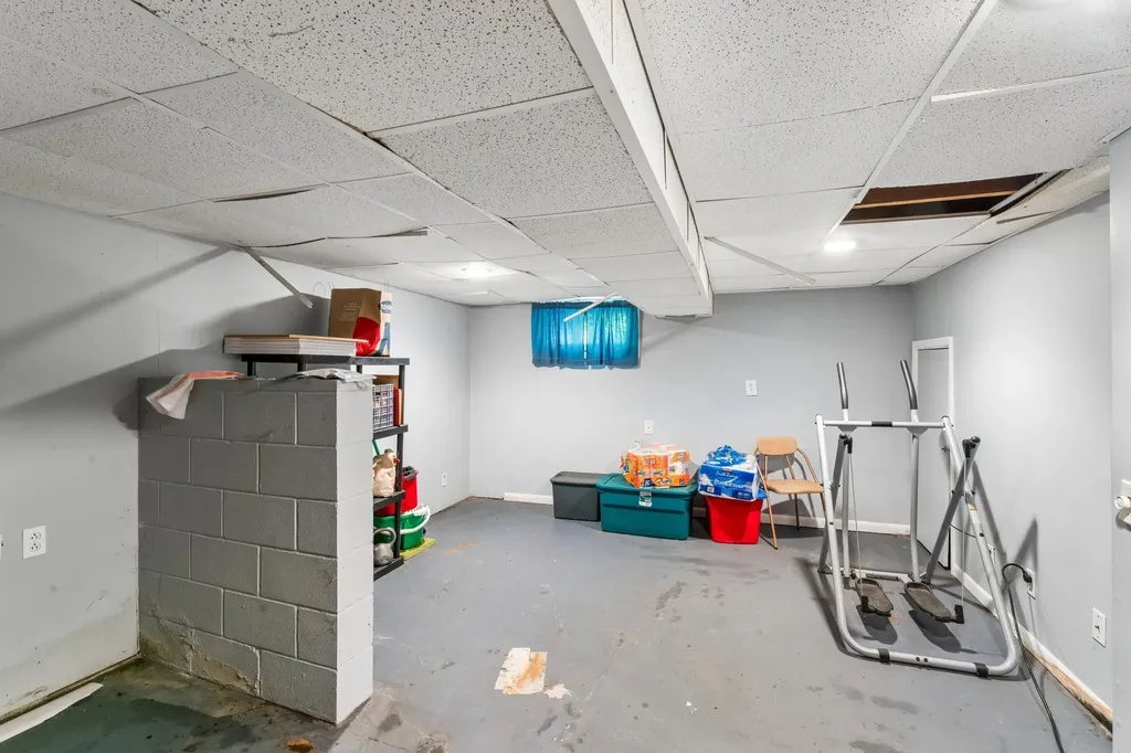 1446 Mintola Avenue Flint Charter Township MI 48532