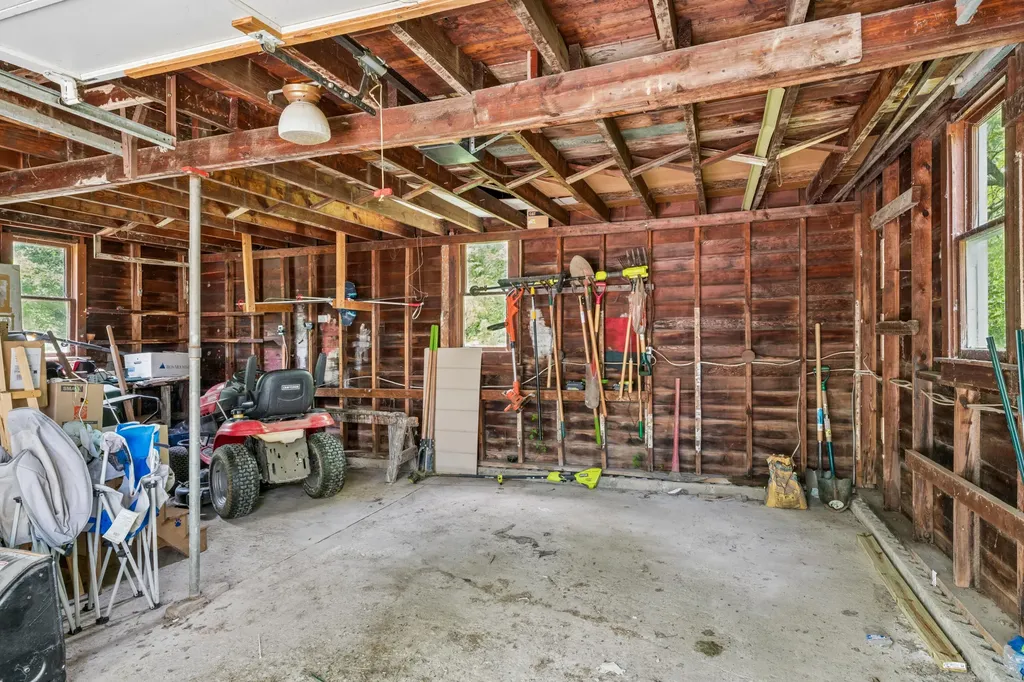 1446 Mintola Avenue Flint Charter Township MI 48532