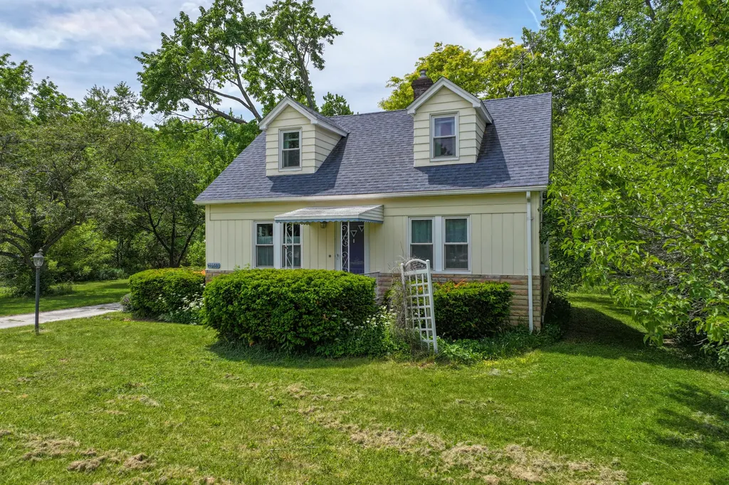 1446 Mintola Avenue Flint Charter Township MI 48532