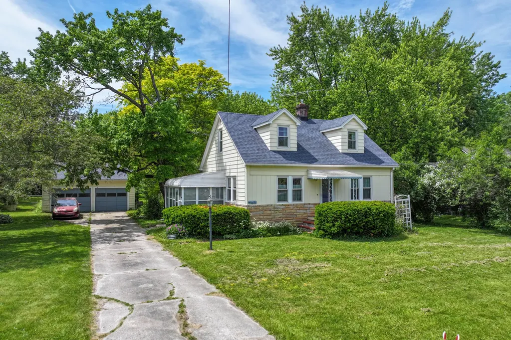 1446 Mintola Avenue Flint Charter Township MI 48532