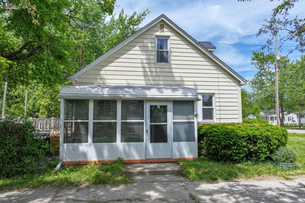 1446 Mintola Avenue Flint Charter Township MI 48532