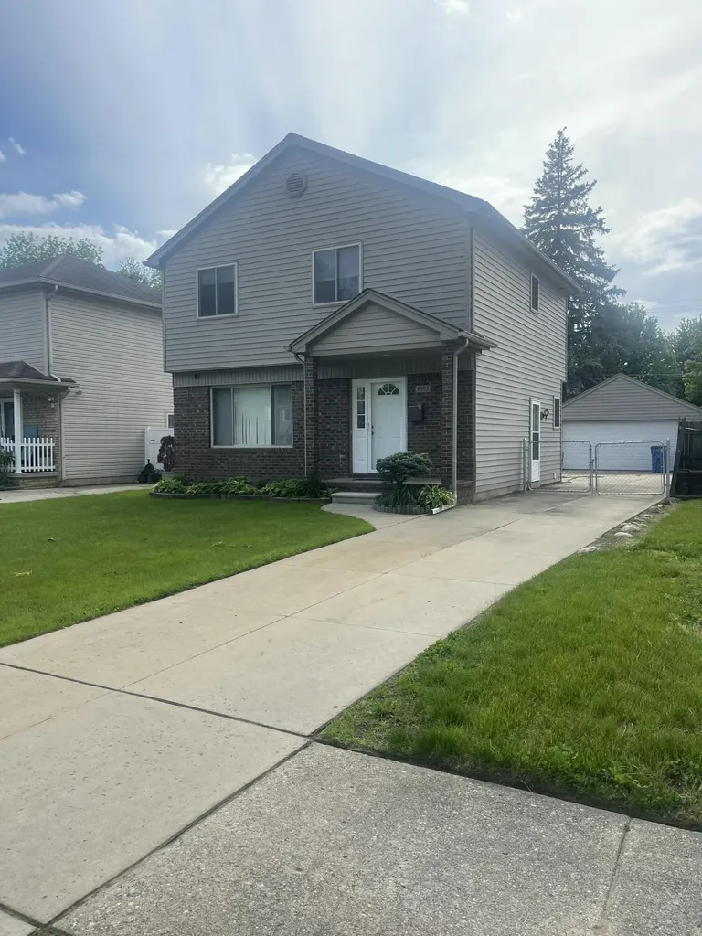 8303 Lenore Street Dearborn Heights City MI 48127