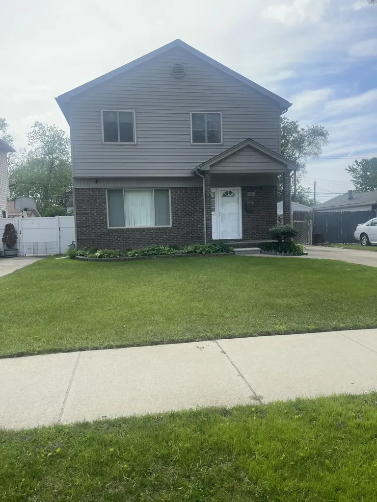 8303 Lenore Street Dearborn Heights City MI 48127