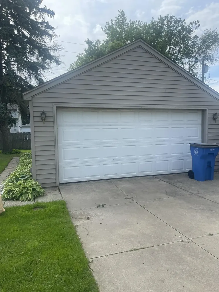 8303 Lenore Street Dearborn Heights City MI 48127