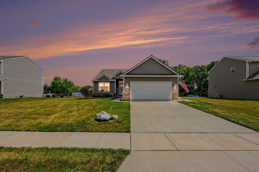 831 Sarah Lane Milan City MI 48160