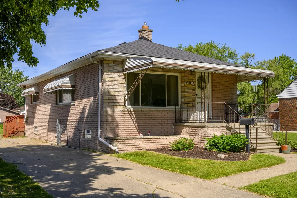 27803 Ruehle Street St. Clair Shores City MI 48081