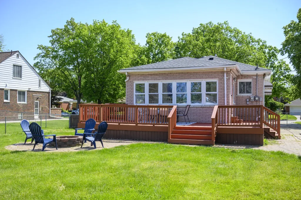 27803 Ruehle Street St. Clair Shores City MI 48081