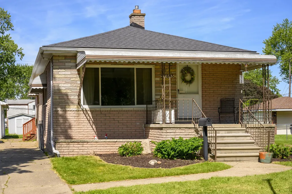 27803 Ruehle Street St. Clair Shores City MI 48081