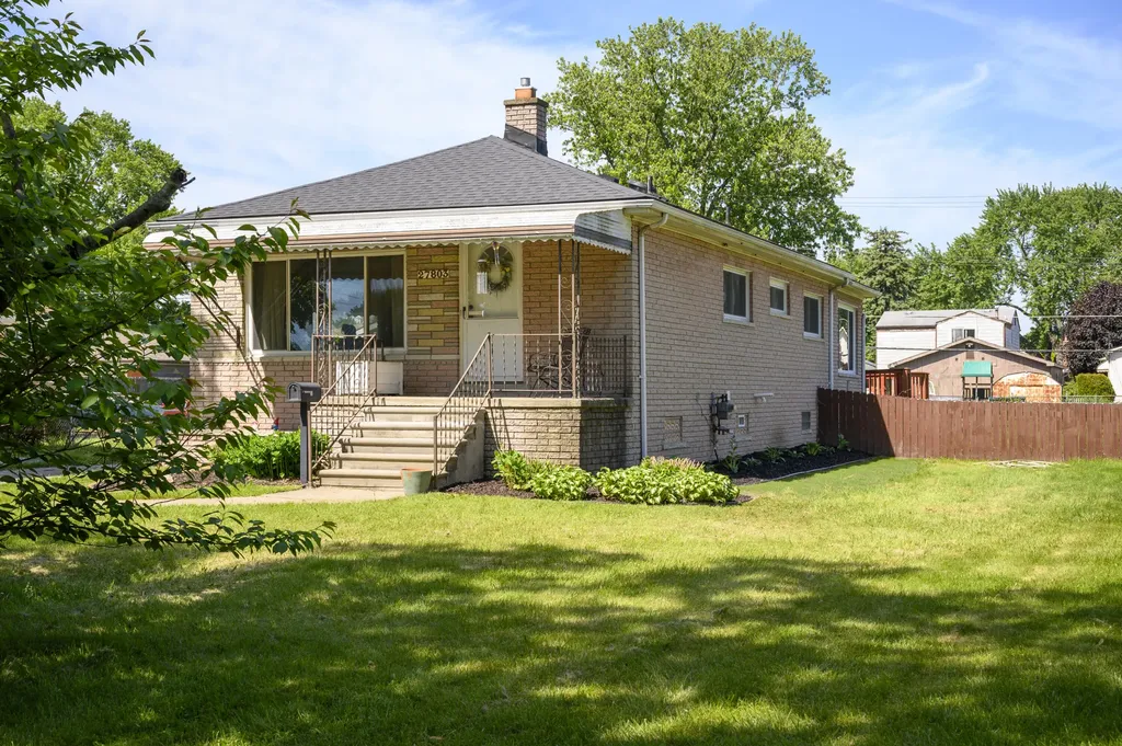 27803 Ruehle Street St. Clair Shores City MI 48081