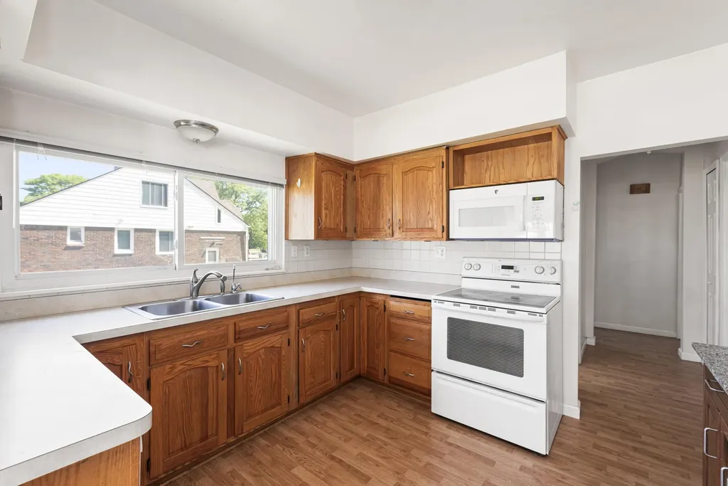 27803 Ruehle Street St. Clair Shores City MI 48081