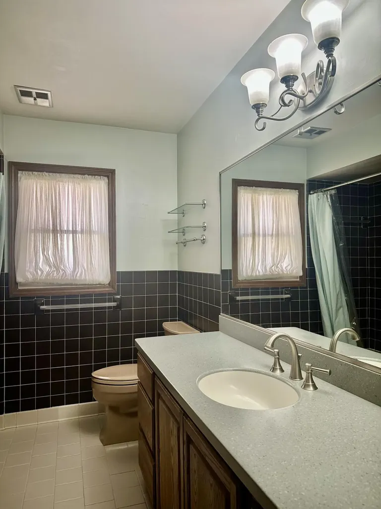 1753 N Silvery Lane Dearborn City MI 48128