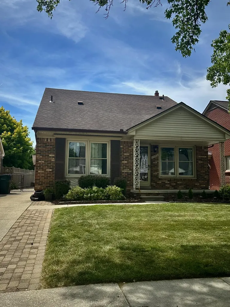 1753 N Silvery Lane Dearborn City MI 48128