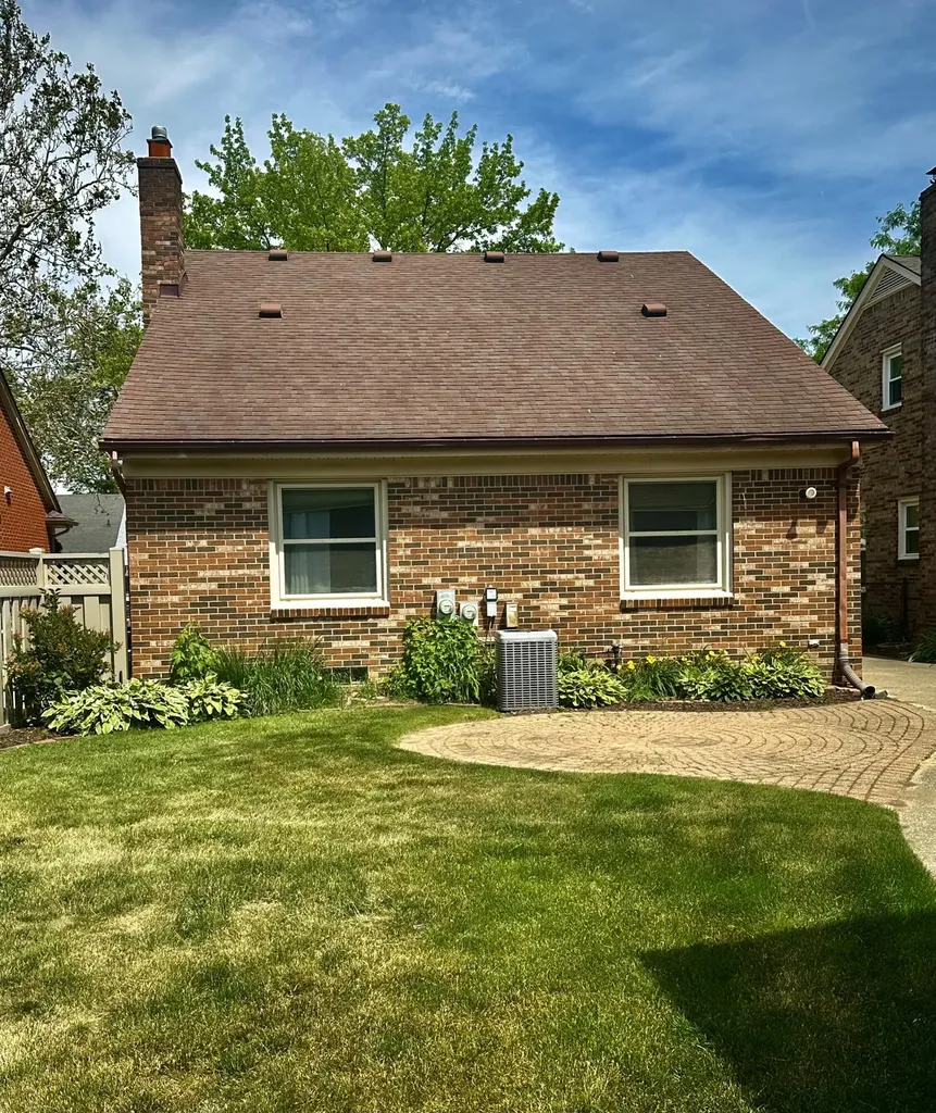 1753 N Silvery Lane Dearborn City MI 48128