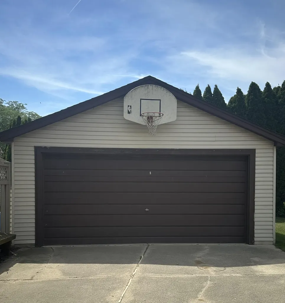 1753 N Silvery Lane Dearborn City MI 48128
