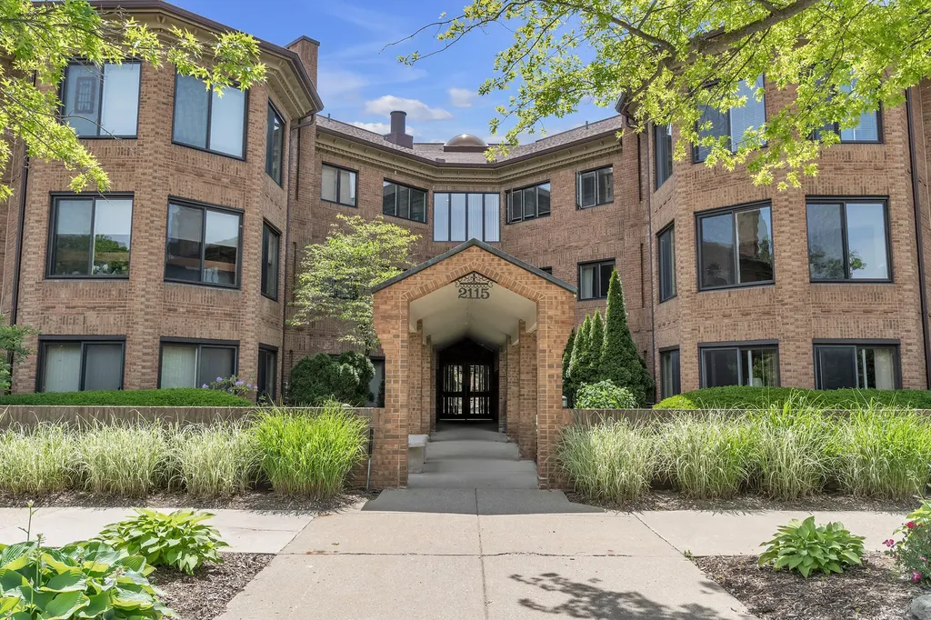 2115 Nature Cove Court Ann Arbor City MI 48104
