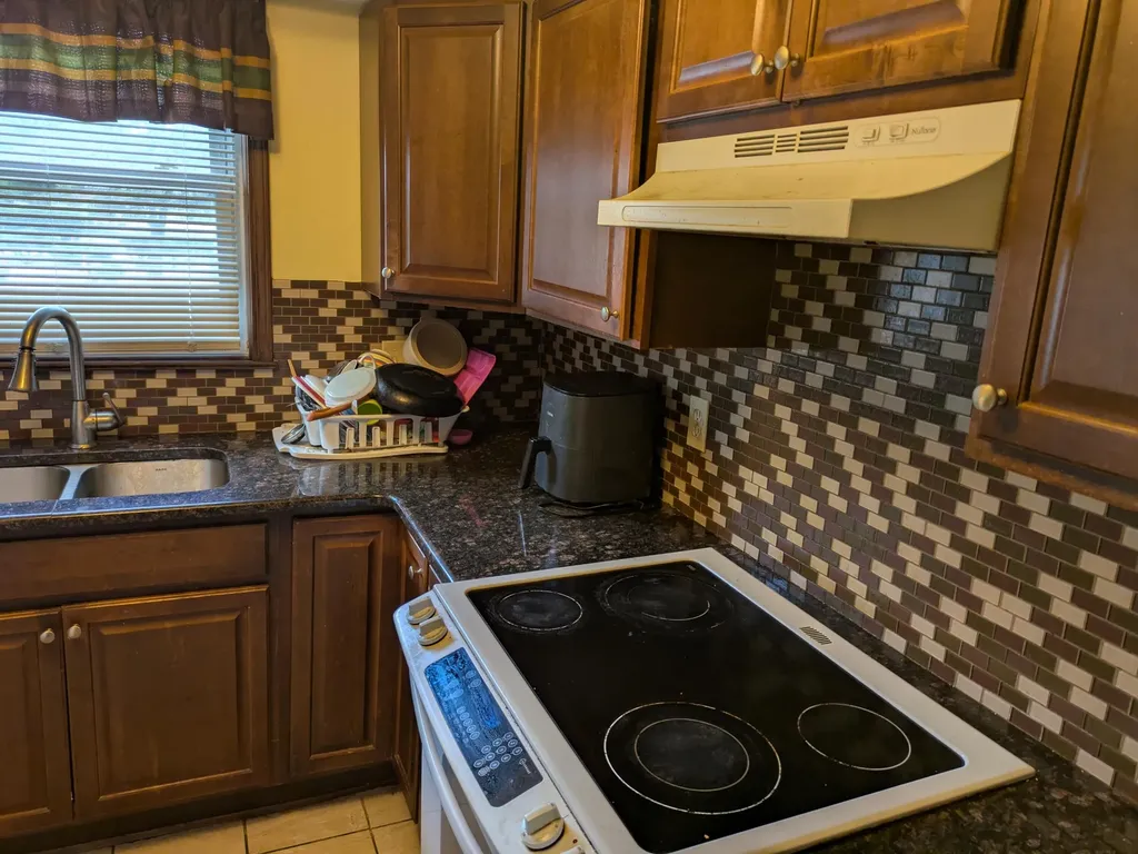 22909 Newport Street Southfield City MI 48075