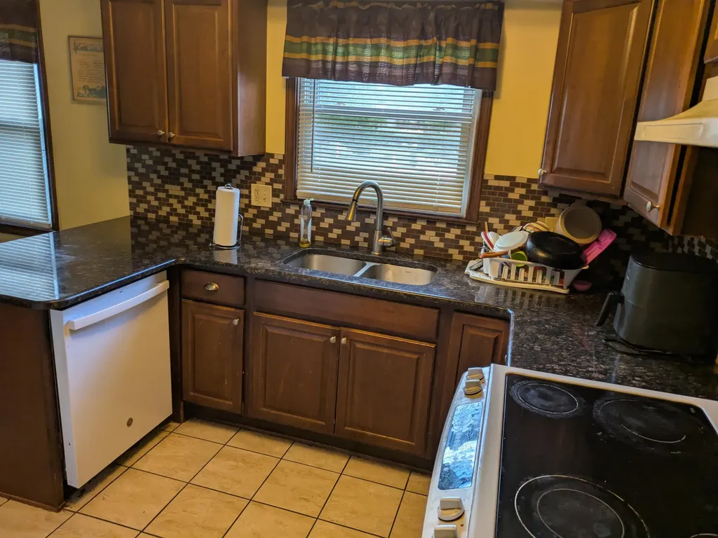 22909 Newport Street Southfield City MI 48075