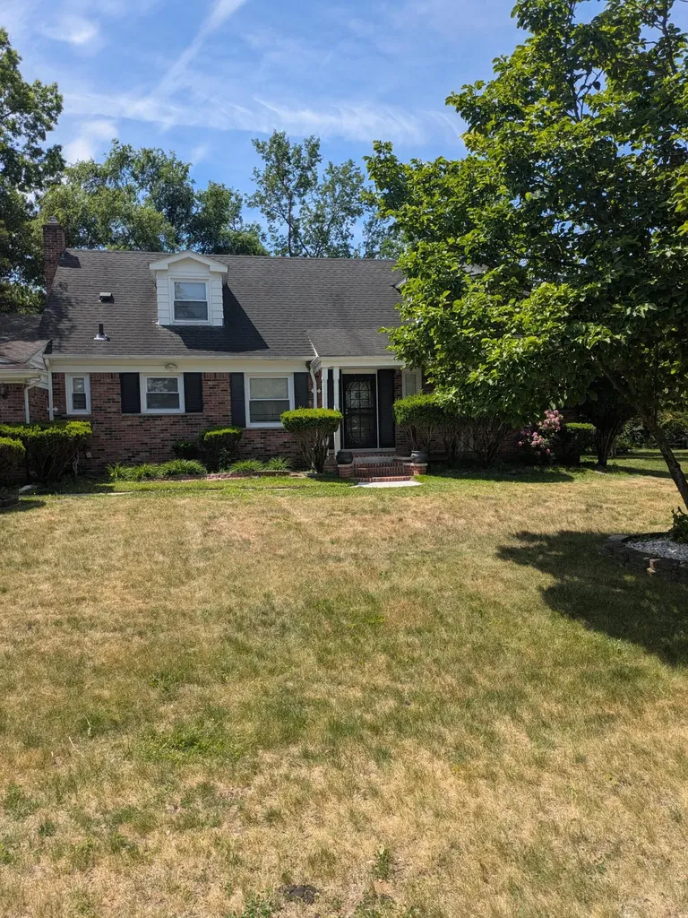 22909 Newport Street Southfield City MI 48075