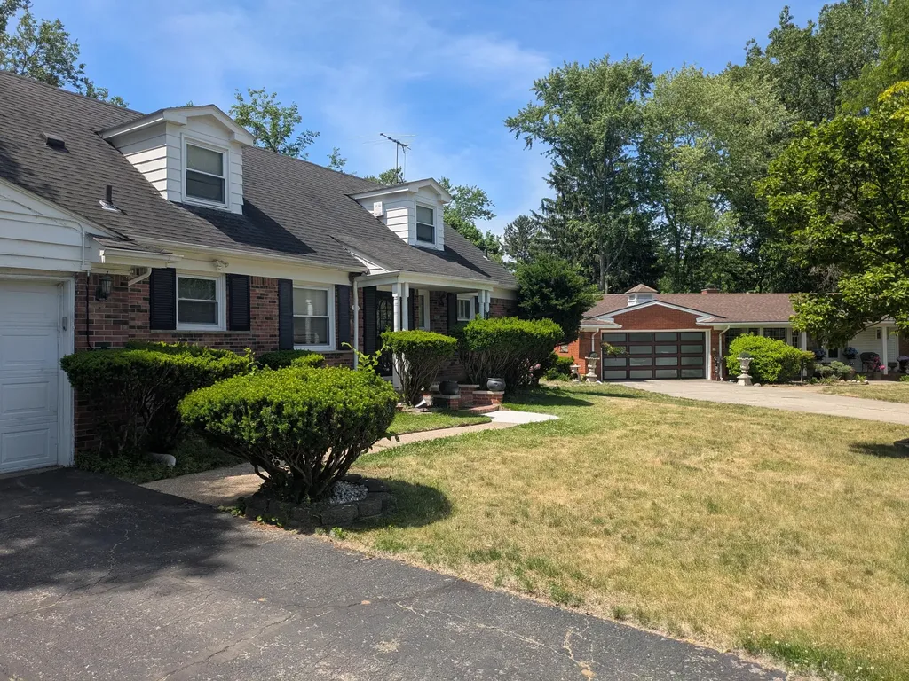 22909 Newport Street Southfield City MI 48075