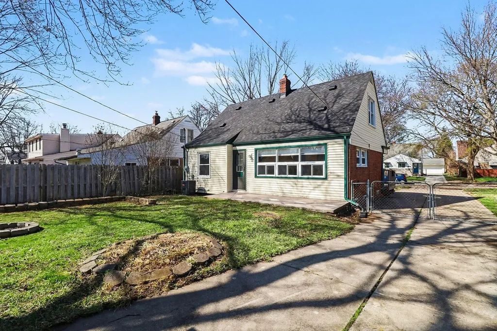 20450 Lancaster Street Harper Woods City MI 48225