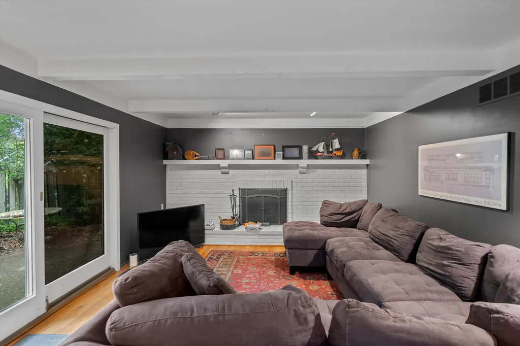 1351 King George Boulevard Ann Arbor City MI 48108
