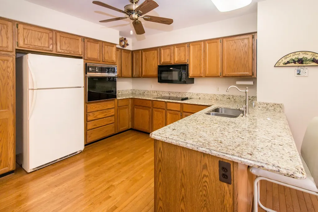 37648 N Laurel Park Drive Livonia City MI 48152