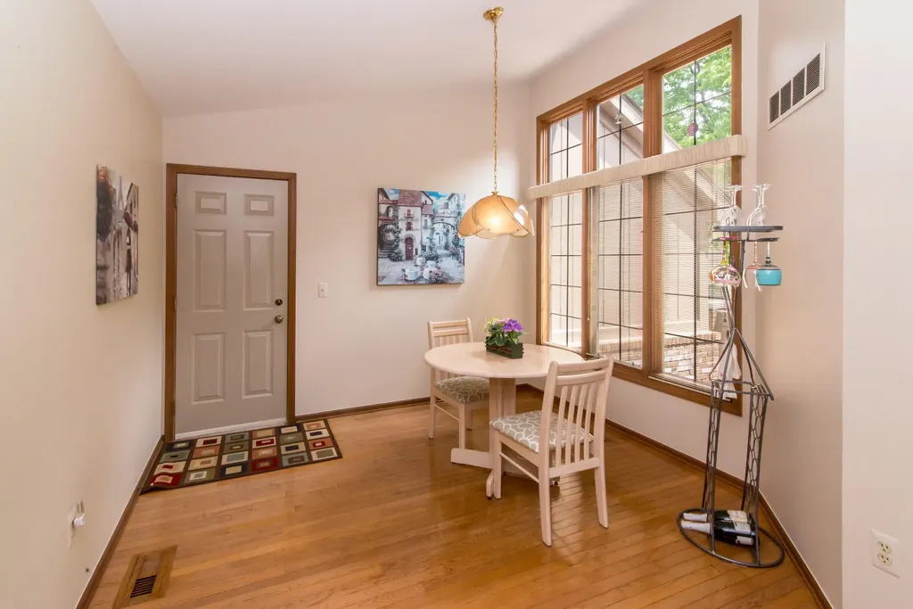 37648 N Laurel Park Drive Livonia City MI 48152