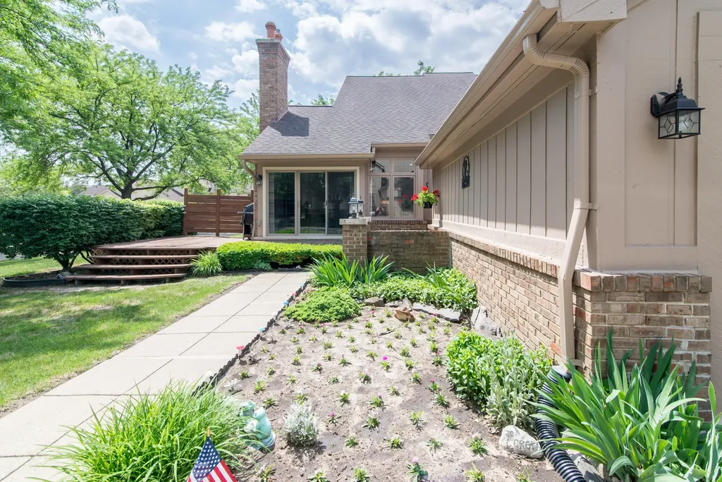 37648 N Laurel Park Drive Livonia City MI 48152