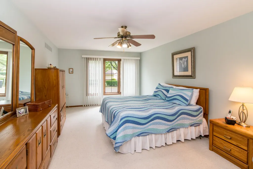 37648 N Laurel Park Drive Livonia City MI 48152