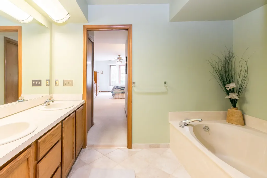 37648 N Laurel Park Drive Livonia City MI 48152