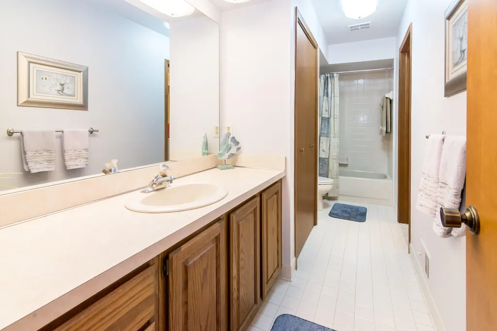 37648 N Laurel Park Drive Livonia City MI 48152