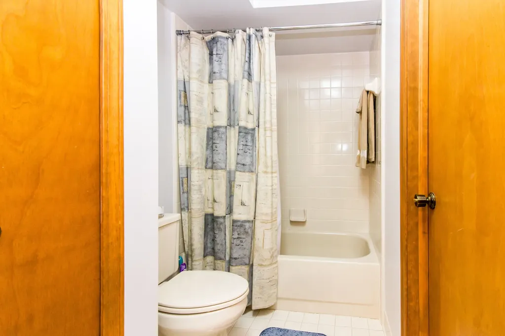 37648 N Laurel Park Drive Livonia City MI 48152