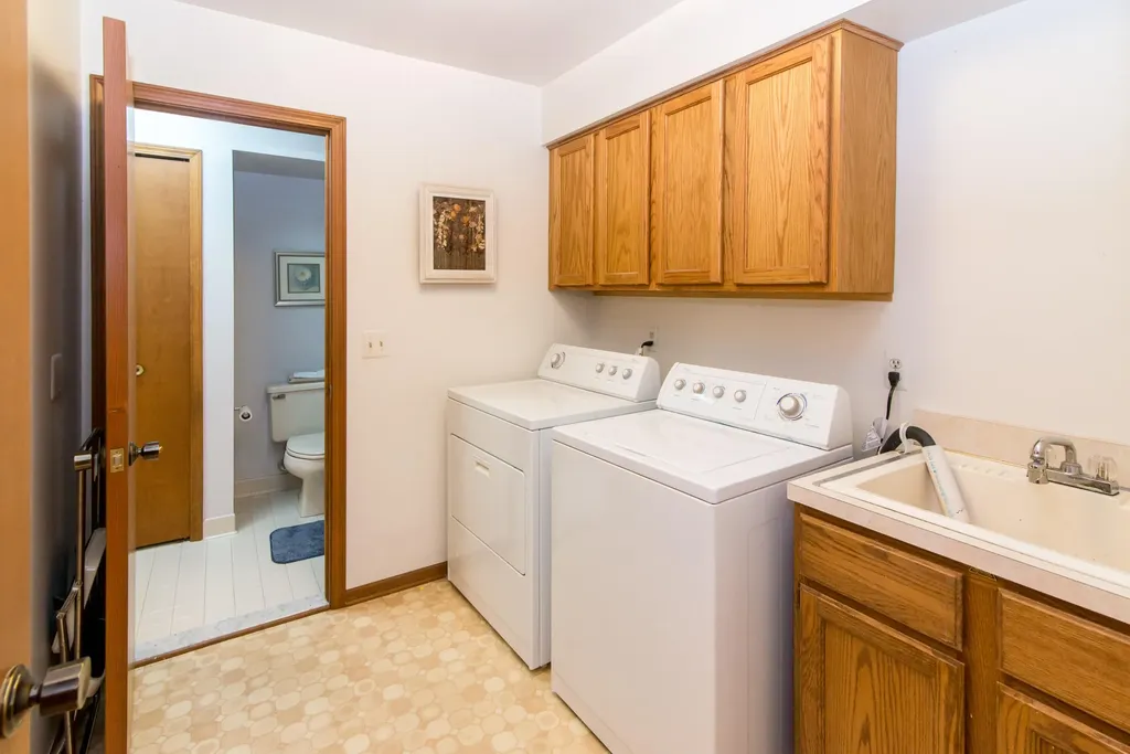 37648 N Laurel Park Drive Livonia City MI 48152