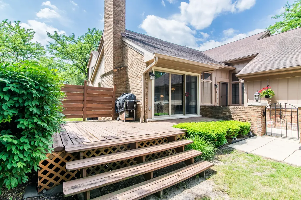 37648 N Laurel Park Drive Livonia City MI 48152