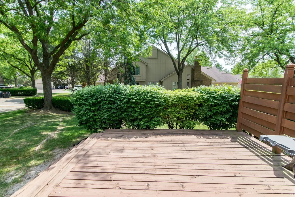 37648 N Laurel Park Drive Livonia City MI 48152