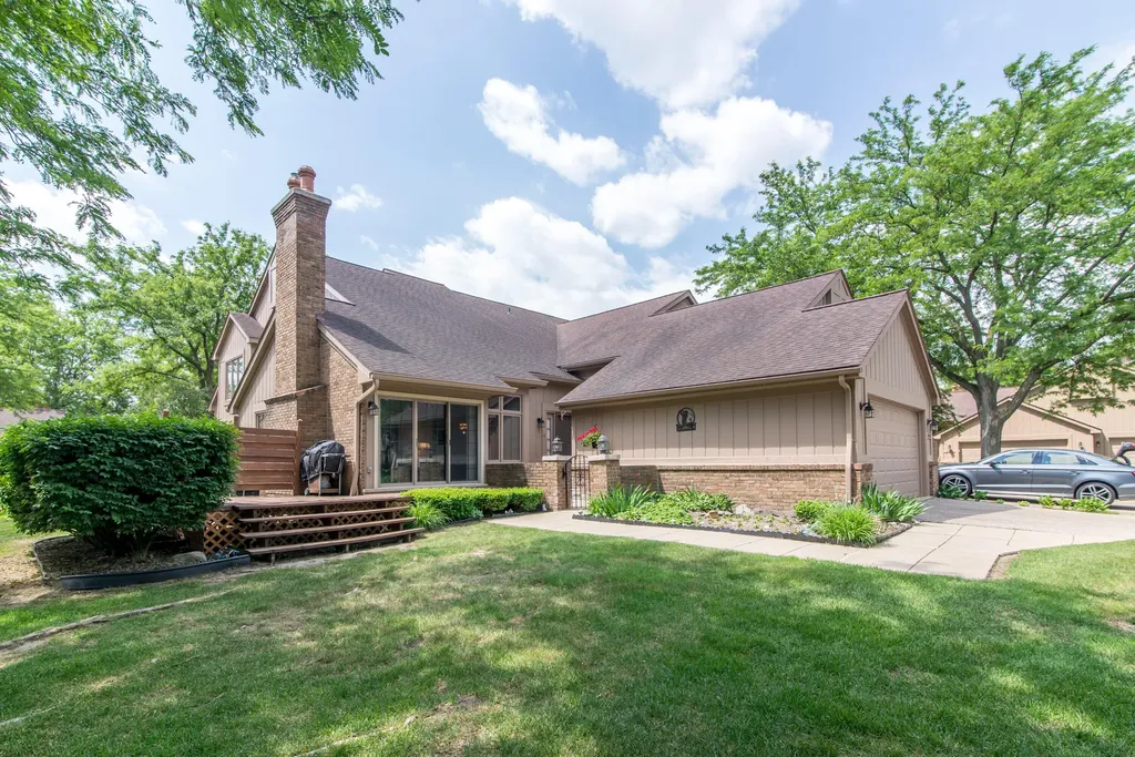 37648 N Laurel Park Drive Livonia City MI 48152