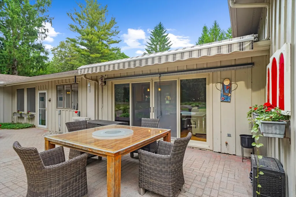 1510 York Terrace York Charter Township MI 48176