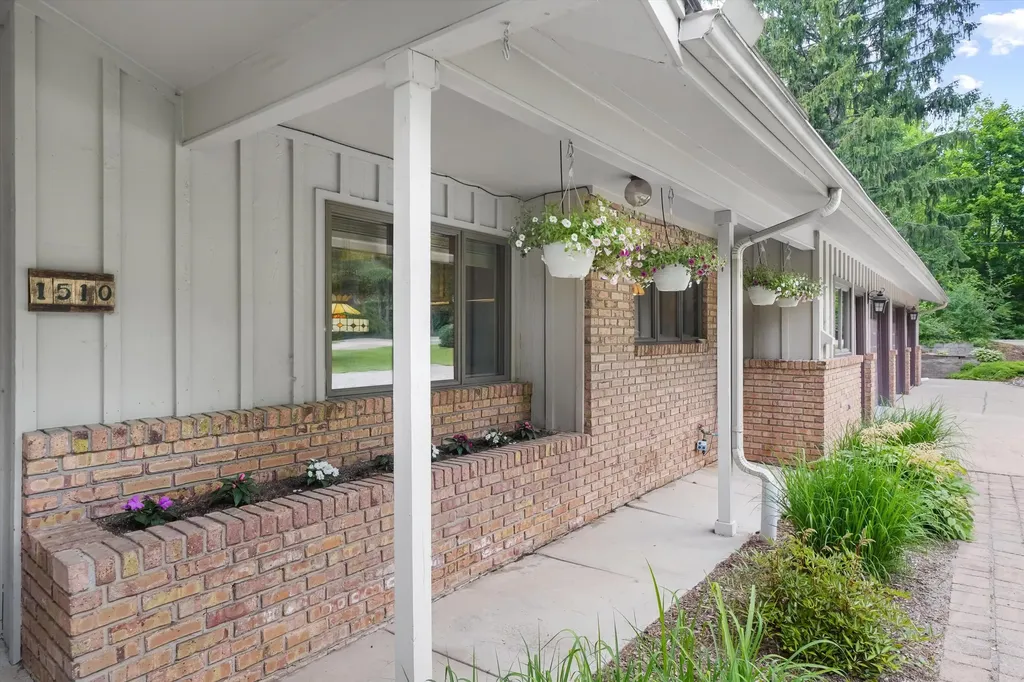 1510 York Terrace York Charter Township MI 48176